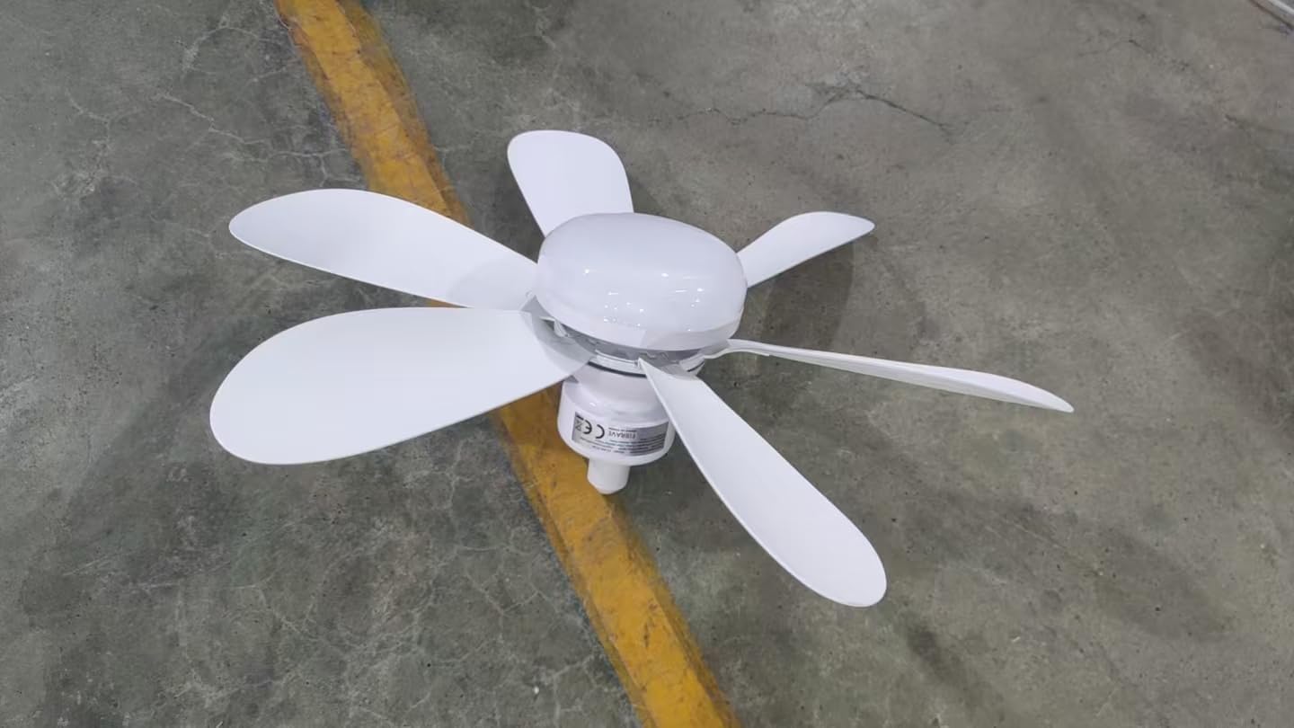 Ventilateur de Plafond pas cher avec Lumière et Télécommande