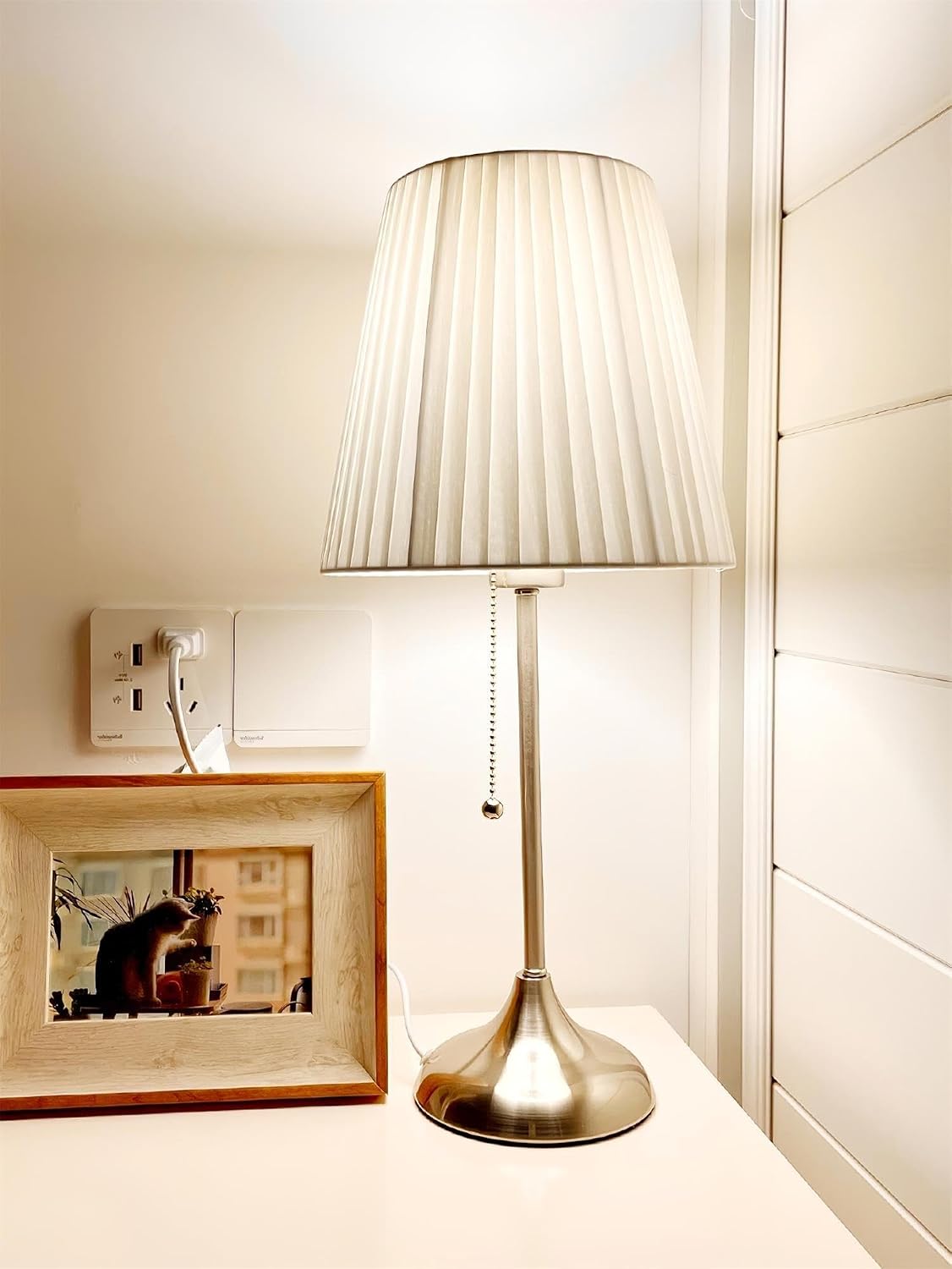 Lampe de chevet ikea noire et blanche a ++ with a sleek brushed nickel body and pleated white fabric shade