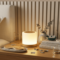 Détail de la commande tactile de la lampe de chevet LED