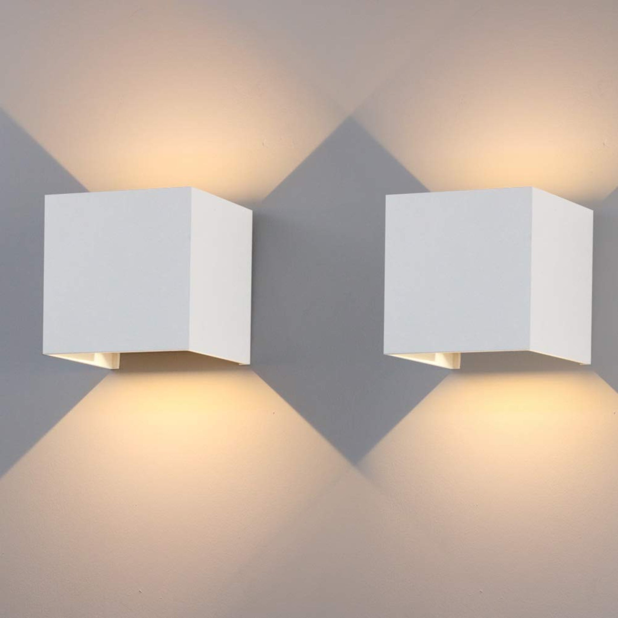 Applique murale intérieure extérieure 12w en cube blanc avec éclairage chaud 3000k et angle réglable étanche ip65