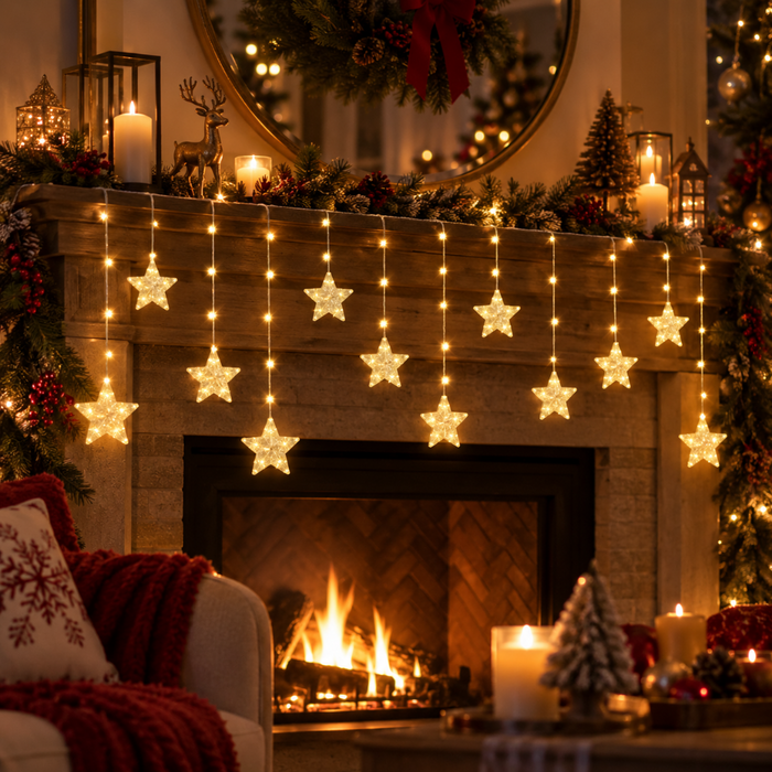 Guirlande lumineuse étoiles illuminant une cheminée décorée pour Noël
