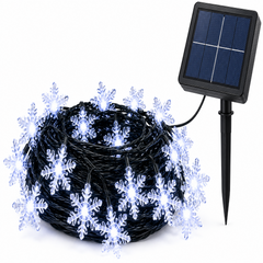 Guirlande solaire de Noël avec 100 LED en forme de flocons de neige et panneau solaire sur fond blanc