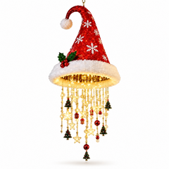 Lustre chapeau de Noël lumineux au cœur d’un salon décoré pour les fêtes