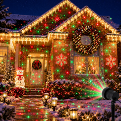 Projecteur de Noël diffusant des lumières rouges et vertes sur une maison